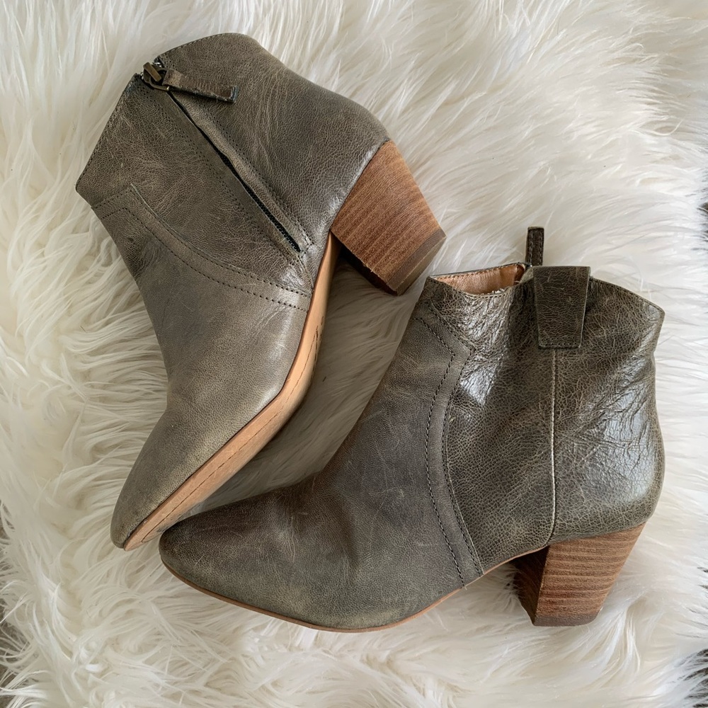 Hinge Distressed Green Booties